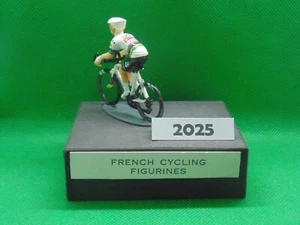 FIGURINE CYCLISTE - Format Moderne - 2025 - Monde POGACAR (UAE) Cuissard Noir - Foto 1 di 1