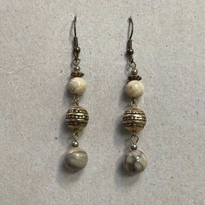 Orecchini pendenti goccia tono oro beige crema - Foto 1 di 11