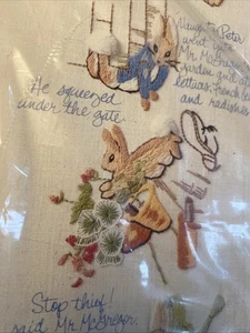 1977 Columbia-Minerva Beatrix Potter Crewel Kit Peter Rabbit 10x32" Stickerei - Bild 1 von 10