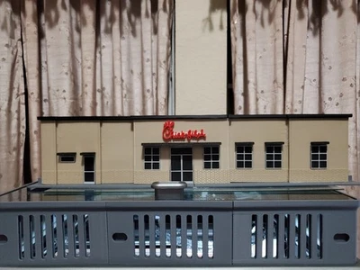 CHICK FIL-A S SCALE BUILDING-DIORAMA - Image 1 of 4