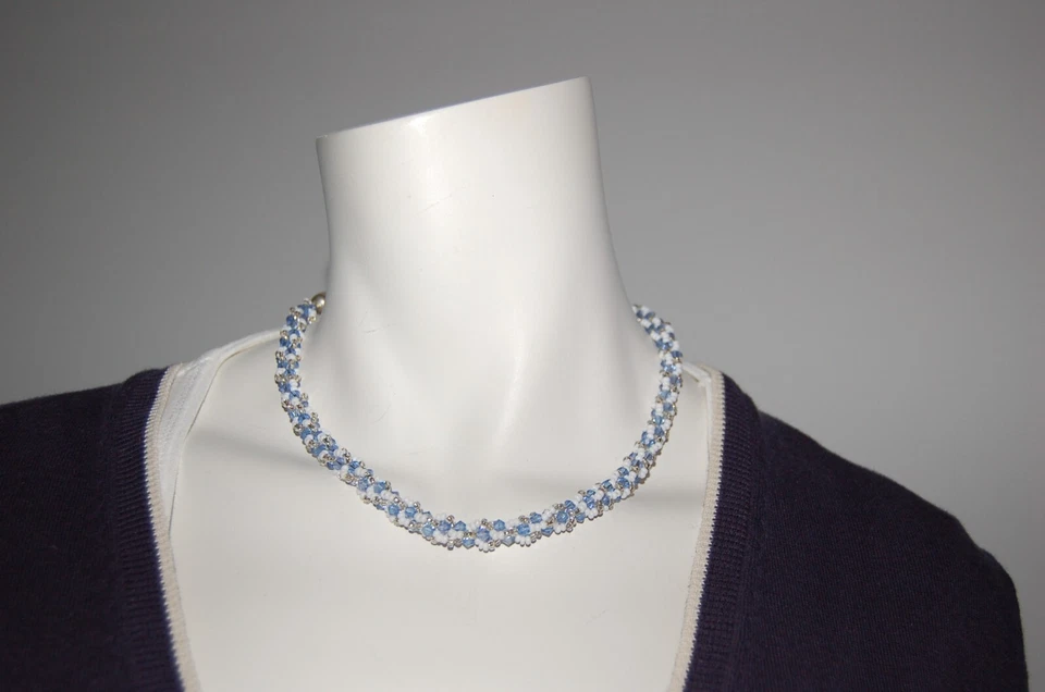 Hand gehäkelte Perlenkette aus Kunstperlen - weiß-hellblau-silber - Bild 1 von 1