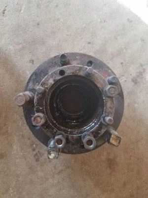 Buje trasero Ford F500 1954 53-56   Foto 1 de 4