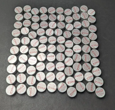 Винтажные верхние крышки для бутылок Coca Cola из 100 серебряных 1 1/8 дюйма диаметр - лот 3 без нитей - Изображение 1 из 4