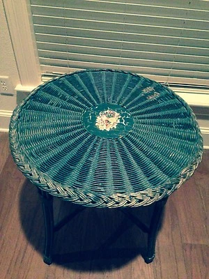 Beautiful RARE Vintage/ANTIQUE Wicker Round Table w/ Flower Applique ~ Victorian - Image 1 of 2