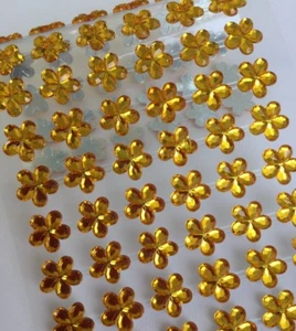 54 Selbstklebende Blumen 12 mm Glitzersteine Bordüren Strasssteine Basteln Gold - Bild 1 von 5