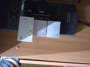 TP Link AV500 TL-WPA4220 Wi-Fi Extender with Ethernet and Two Powerline Plugs. - Picture 1 of 3