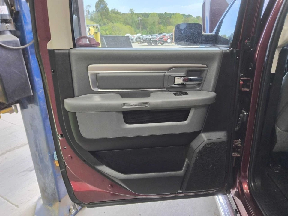 Dodge Ram 1500 2016 Door Trim Panel Rear 667419 - Изображение 1 из 1