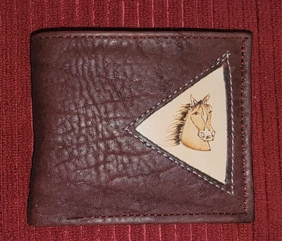 Cartera de cuero marrón artesanal diseño cabeza de caballo Foto 1 de 2