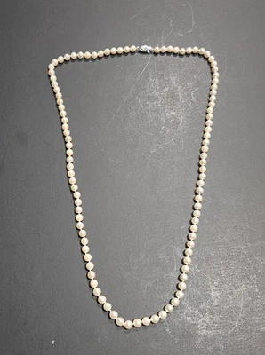 Collar de perlas Akoya de una sola hebra de muy alta calidad con cierre de 10K. 6 mm 24,5"" de largo Foto 1 de 4