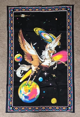 De colección ATC NY Pegaso Fantasía Tapiz Espacio Psicodélico Años 80 Arte de Pared 53"X35"  Foto 1 de 4