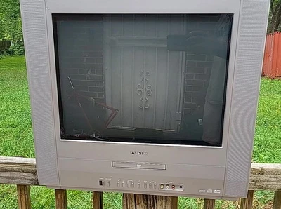 Toshiba MD20FN1 20" CRT TV & DVD Combo Retro Gaming TV No/ Remote!. Pls READ - Image 1 of 4