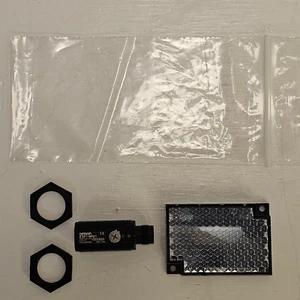 Omron E3F1-RP21 Photoelectric Sensor With PEPPERL+FUCHS H60-113947 REFLECTOR NOB - Picture 1 of 5