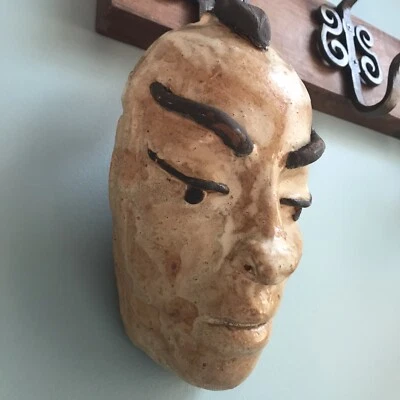Máscara facial de cerámica de arcilla arte de pared colgante única sin firmar Foto 1 de 4