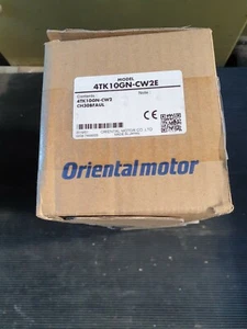 ORIENTAL MOTOR 4TK10GN-CW2E 4TK10GN-CW2 / CH30BFAUL TORQUE MOTOR (R2s8.7) - Picture 1 of 2