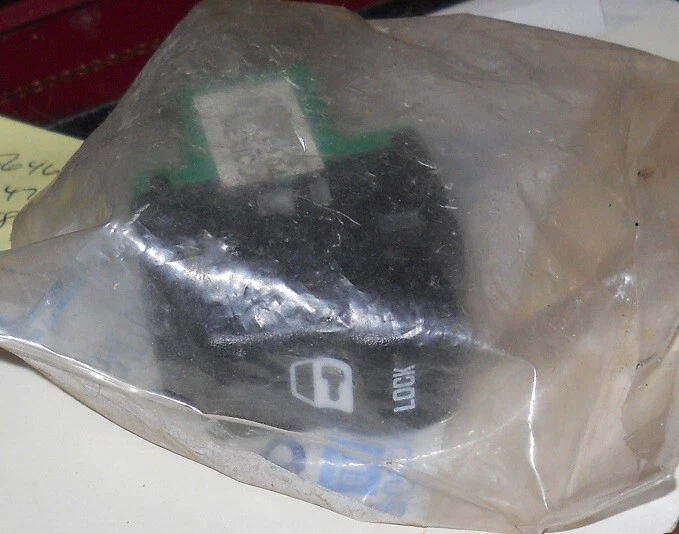 Переключатель замка двери с электроприводом для Chevrolet Venture 1997-2005 годов выпуска новый из старых запасов - Изображение 1 из 1