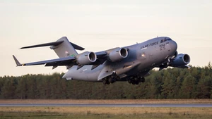 C-17 Globemaster III (Taking Off) POSTER 24 X 36 Inches U.S. Military Aircraft - Picture 1 of 2