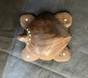 Samoan Hand-Carved Wooden Turtle with Mother of Pearl Inlays - 1980s - Picture 1 of 8