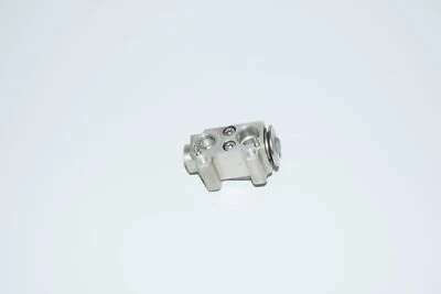 BMW E90 3er E81 E87 E88 E82 E91 E92 E93 E84 F25 F26 Expansion Valve 9226078 - Image 1 of 4