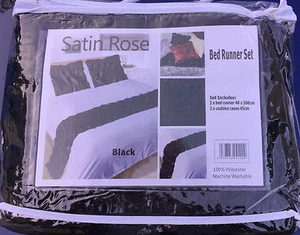 Hochbettläufer Rose & 2 Kissenbezüge in schwarzer Farbgebung - Bild 1 von 1