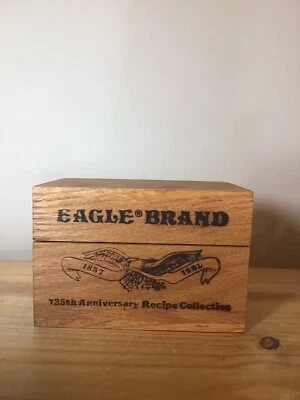 Vintage Hinged Wood Recipe Box Eagle Brand 125th Anniversary 1852-1982  Foto 1 de 4