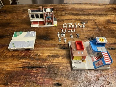 Lote Micro Máquinas Galoob - Esquina de Emergencia / Almacén de Carga / Señales Foto 1 de 4