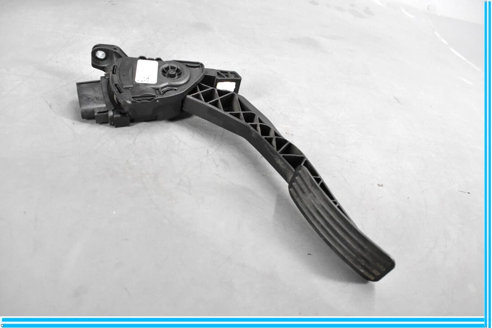 10-18 Jaguar XJ XJL Gas Throttle Acceleration Pedal W/ Pad 9X239F832AB Oem - Imagen 1 de 4