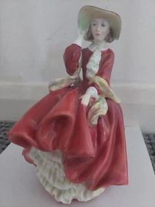 Doulton & Co Limited 1937 Top O The Hill HN1834 figurine Royal Doulton - Picture 1 of 10