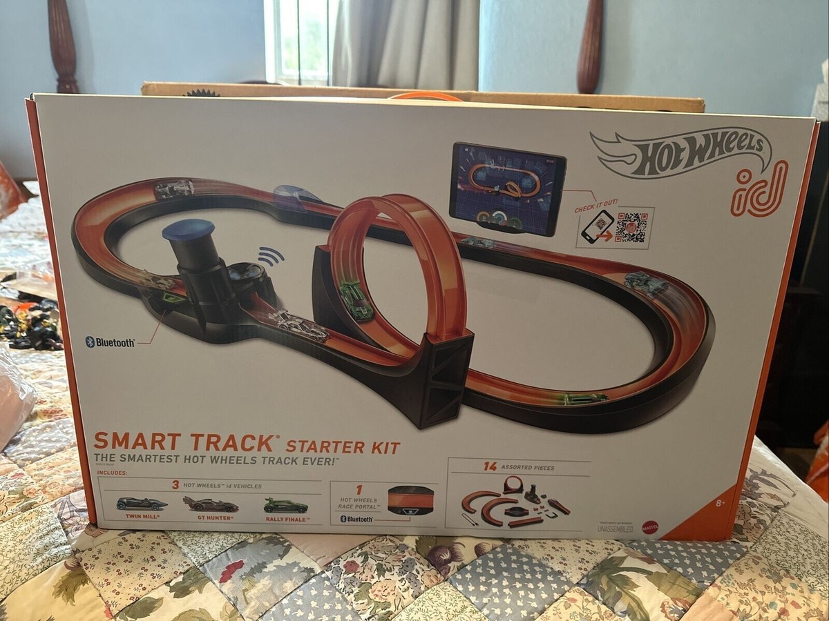 ホットウィール Hot Wheels ID Track Starter Kit Hot Wheels Id Smart Track Kit: Race Track with Speed Cars