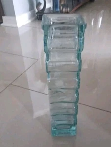 Jarrón de vidrio con niveles de vidrio azul o verde 14L x 3w pulgadas  - Imagen 1 de 4