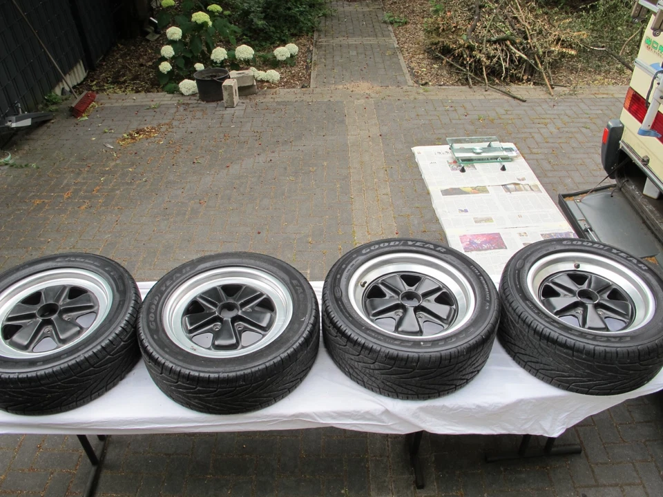 Porsche 911 SC Carrera 3.0 3.2 Satz Orig. Fuchsfelgen vorne 6Jx16 hinten 7Jx16 - Bild 1 von 4