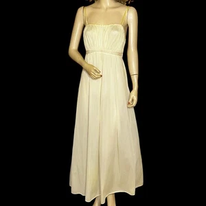 Vintage MISS ELAINE Gold Tag Long Pale Yellow Wide Sweep Nylon Nightgown Sz M - Picture 1 of 7