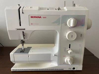 Máquina de coser y pedal Bernina 1001, funda, accesorios incl. 8 prensatelas Foto 1 de 4