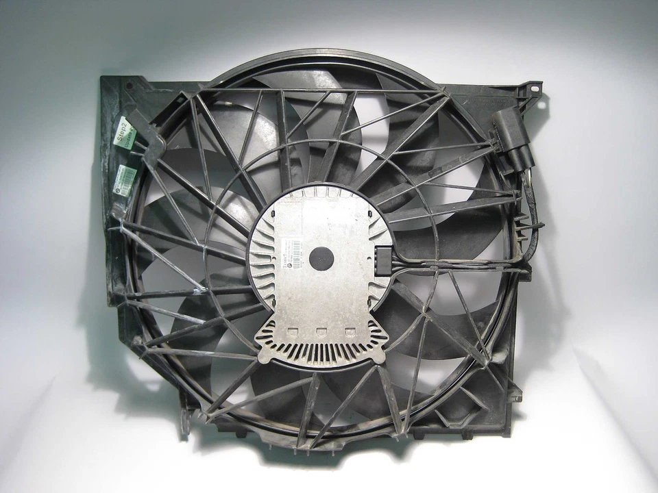 2003-2008 BMW Z4 Roadster Factory 600 Watt Engine Cooling Fan for Auto OEM Foto 1 de 4