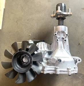 NUEVA TRANSMISIÓN HIDROSTÁTICA HYDRO GEAR (DERECHA) ZM-GPEB-SN8B-2MTX MODELO ZT3100 - Imagen 1 de 2