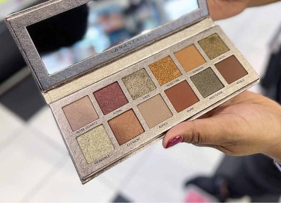 Anastasia Beverly Hills 玫瑰金属眼影盘全新带盒 100% 正品 — 第 1/1 张图片