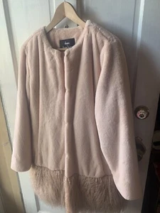 Cappotto Dennis Basso Ecopelliccia Super Morbida con Frange di Cotone Rosa Disegno M - Foto 1 di 16