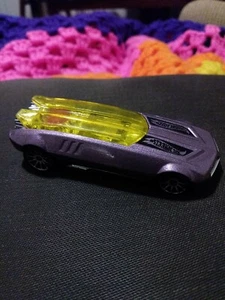 2002 Mattel Hot Wheels Whip Creamer Purple Yellow Futuristic Free Shipping - Picture 1 of 2