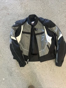 Chaqueta de motocicleta Castle Streetwear para hombre talla L gris negra con armadura acolchada - Imagen 1 de 5