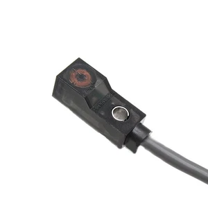 Small Square Proximity Sensor Switch For Omron E2S-W25 DC 3-wire PNP - Picture 1 of 5