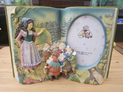Marco de fotos de libro de cuentos 3D Blancanieves y los siete enanitos Foto 1 de 2