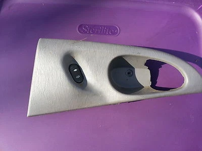 Ford Focus - 2000 2001 2002 2003 2004 - Borde manija puerta RR PS Foto 1 de 2