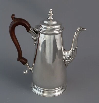 Cafetera de plata Jorge II, Londres 1769 por Augustin Courtauld Foto 1 de 4