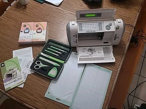 Cricut Expression Provo Craft persönliche elektronische Schneidemaschine CRV001 Produktbündel - Bild 1 von 14