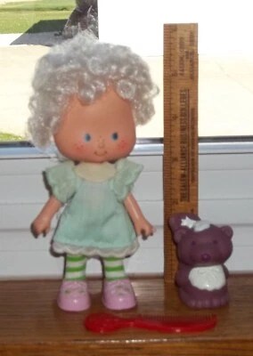 Vintage 1979 Strawberry Shortcake doll ANGEL CAKE & Souffle Skunk & Comb - Image 1 of 4