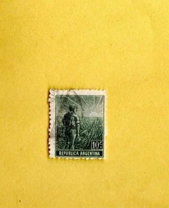 ARGENTINA USED POSTAGE STAMP - Picture 1 of 1
