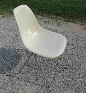 Vintage Authentic 1980s Herman Miller Ivory Color Fiberglass Shell Chair - Picture 1 of 24