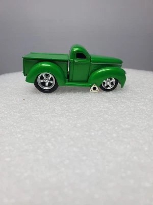 Muscle Machines 1940 Willys Pickup Truck Green Diecast 1:64 Scale - Image 1 of 4