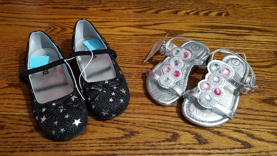 Toddler Girls 2 Pairs Black w Stars Mary Jane Shoe & Silver Sandal Size 7 - Image 1 of 1