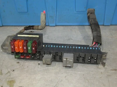 Pontiac Sunfire 2000-2005 OEM caja de relé de fusibles debajo del capó 00 01 02 03 04 05 Foto 1 de 3