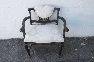 Banco otomano taburete tocador de caoba con patas de bola y garra talladas Chippendale 4903 Foto 1 de 4